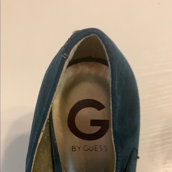 GUESS Mary Jane Pumps - Picture 5 of 7